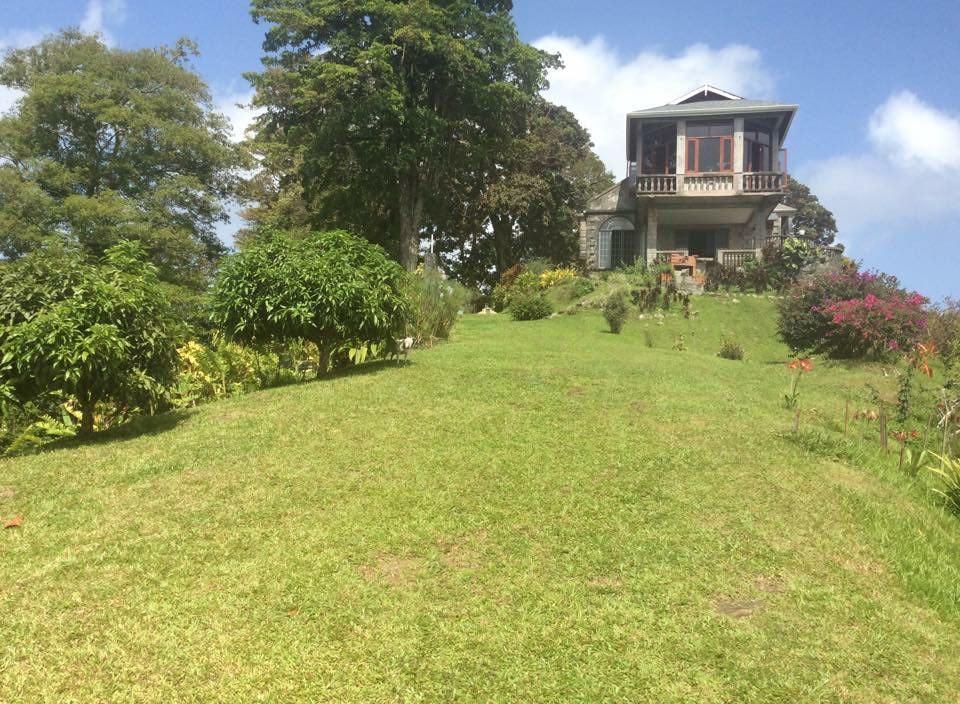 Mahogany Ridge Hotel Arouca Exterior photo